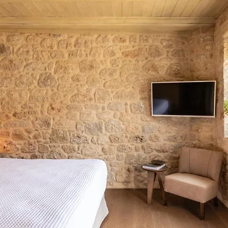 Korona Boutique Hotel Oitilon Exterior photo